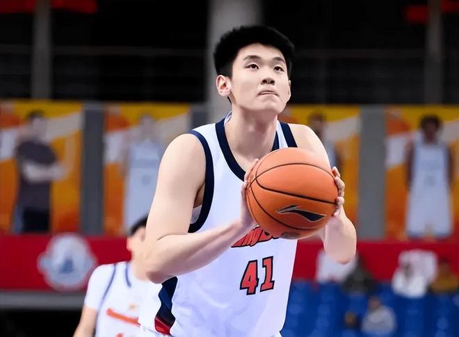 皇马免签27岁法国中卫!签4年+薪水1000万欧 连续2年挖利物浦主力