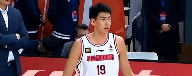 CBA狂野一天!3人获顶薪,2人C类留队,郭艾伦决定不与广州续约