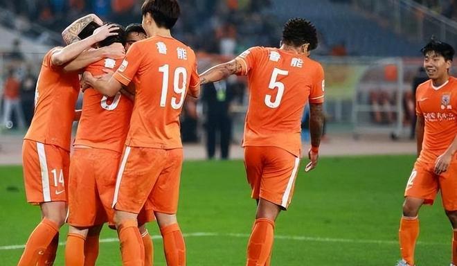 杨瀚森正式抵达赌城:结束世预赛火速归队 11日迎开拓者夏联首战