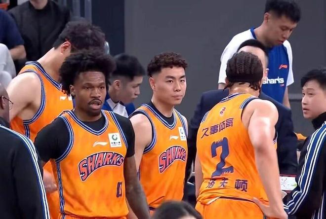 李新翔本轮为上港打入关键球，为何球迷赛后还是不满意，引发热议