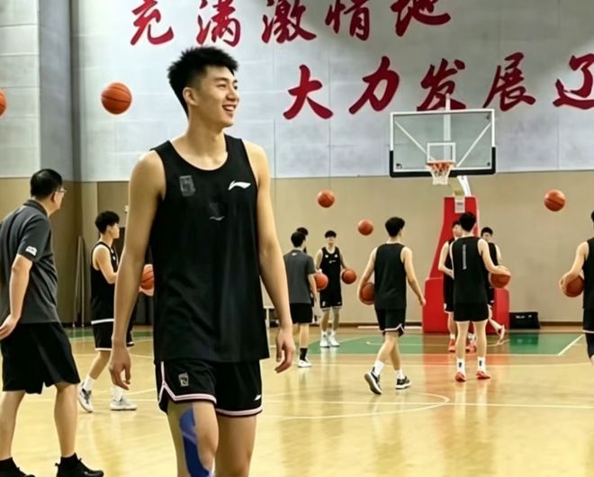63年前,两场令人神往的“老甲A明星赛”在广州越秀山体育场上演