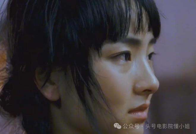 百花奖后台，一张明星群像抓拍照，暴露内娱的抱团取暖、人情世故